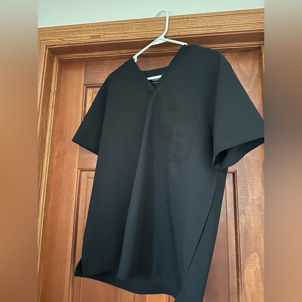 Mandala scrub top - men’s - black - like new